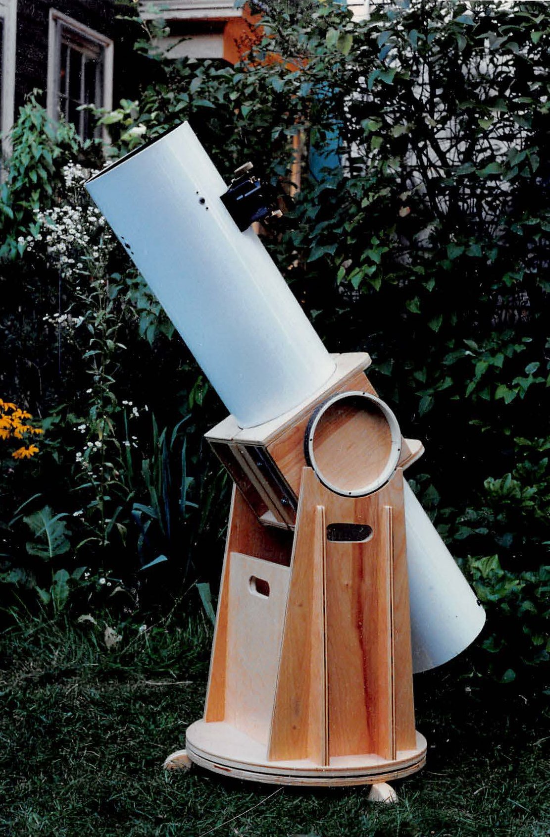 Completed 8 inch Dobsonian telescope